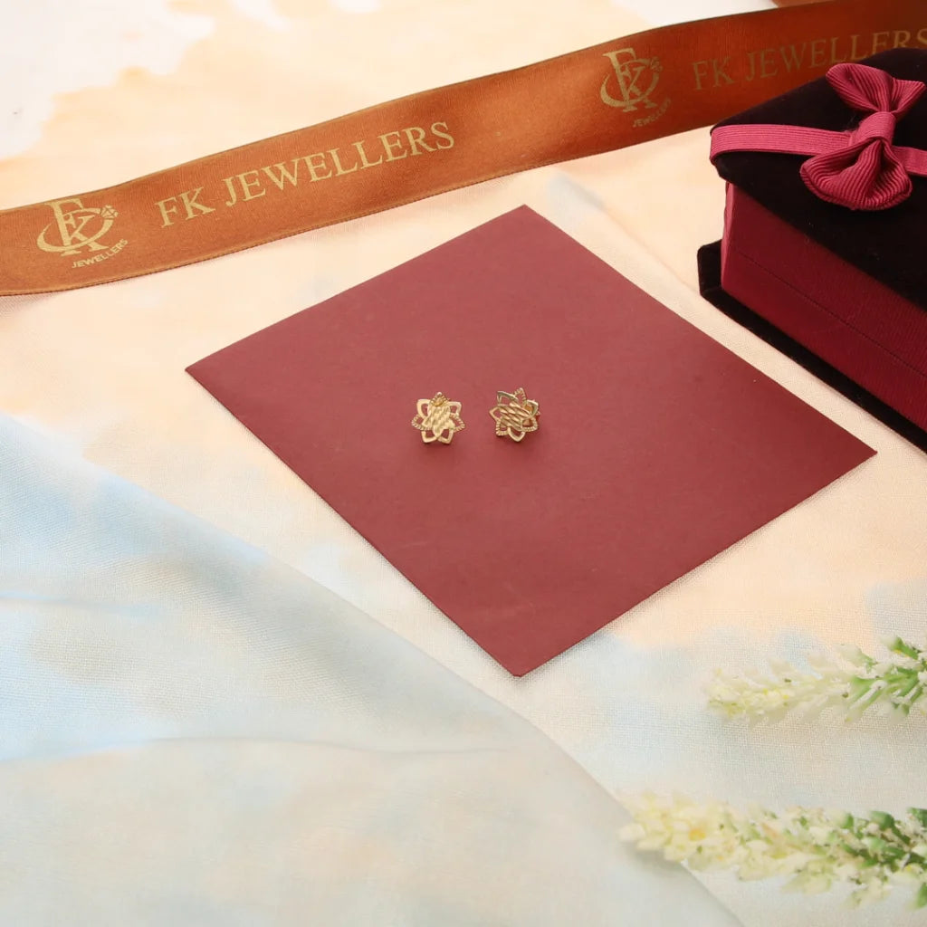 ladies-pearl-layered-necklaces-Gold Flower Shaped Stud Earrings 18KT - FKJERN18K7349